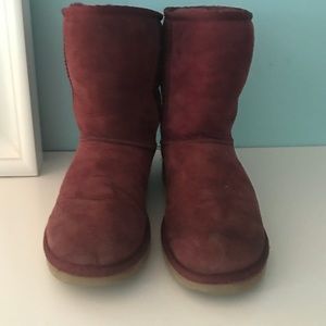 Classic short UGG boot